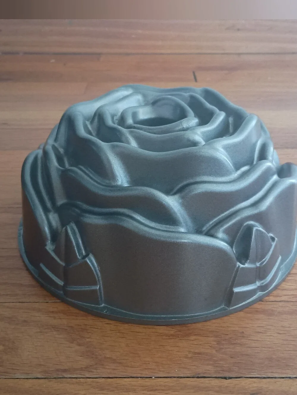 Nordic Ware Rose Bundt Pan Platinum Collection Heavy Cast Aluminum Made in USA